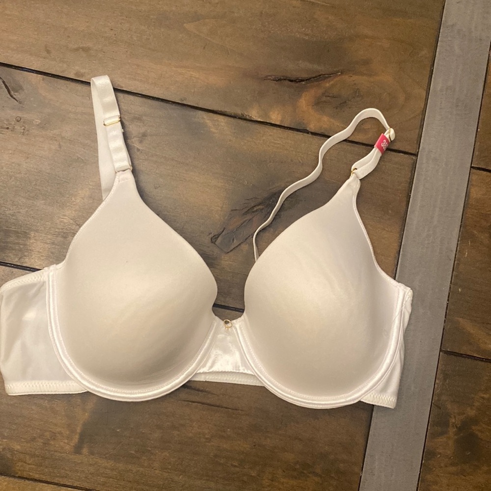 Maidenform white t shirt bra size 38D‎